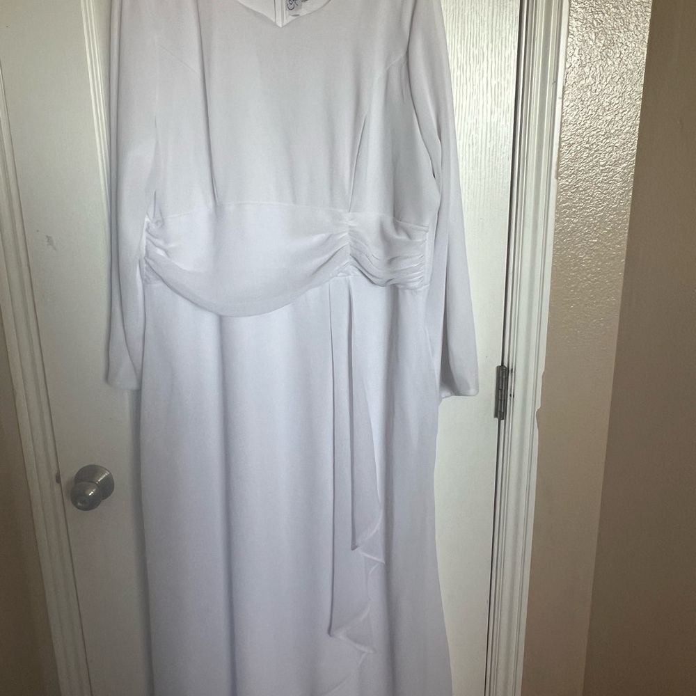 Elegant White Long Sleeve Dress
